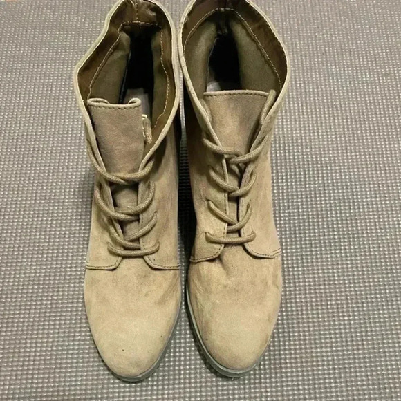 Madden Girl Domain Faux Suede Wedge Booties Ankle Boots - Picture 2 of 12